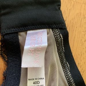Victoria's Secret Intimates & Sleepwear - Victoria’s Secret Bra 40D Victoria's Secret Intimates & Sleepwear - Victoria’s Secret Bra 40D